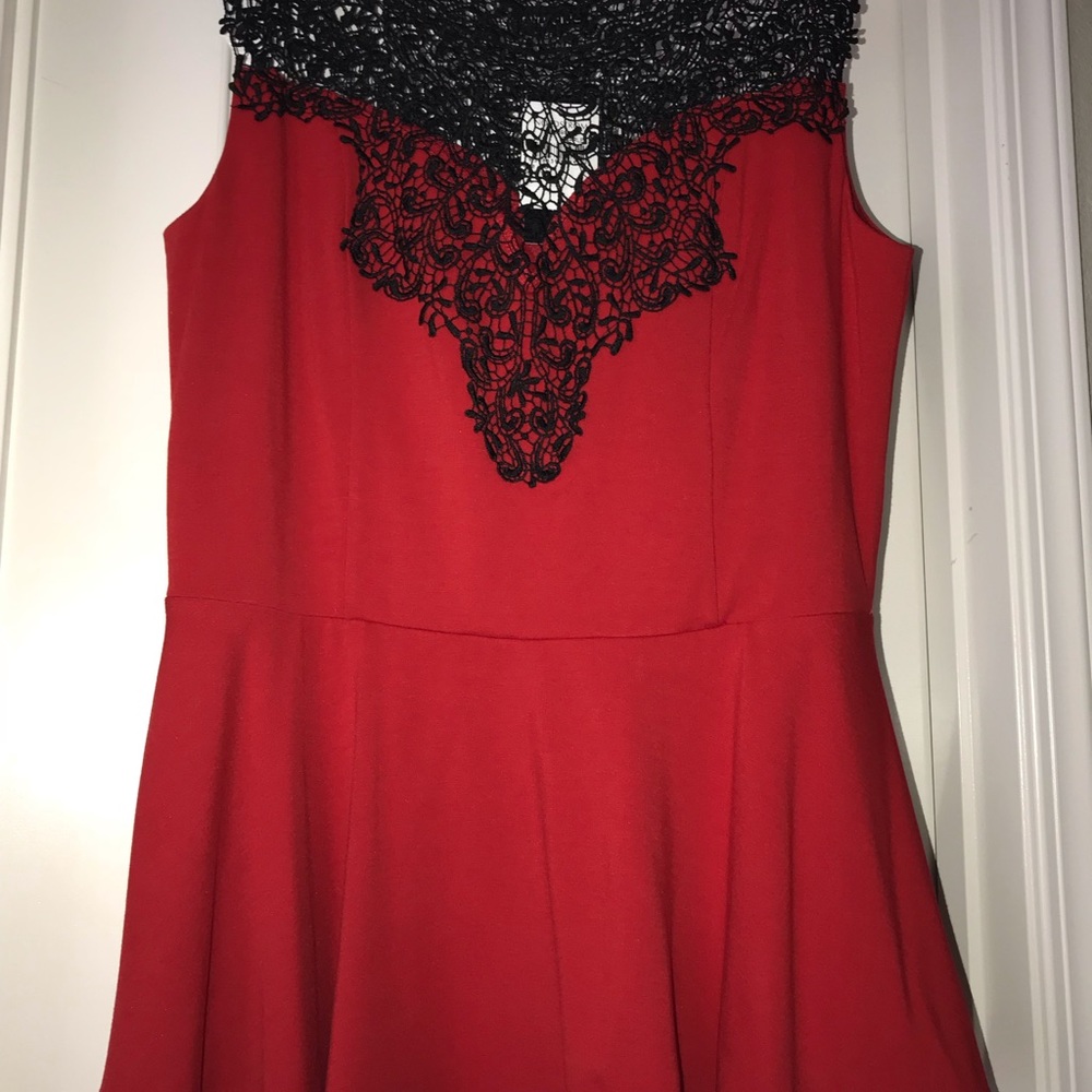 Red top - Picture 3 of 5